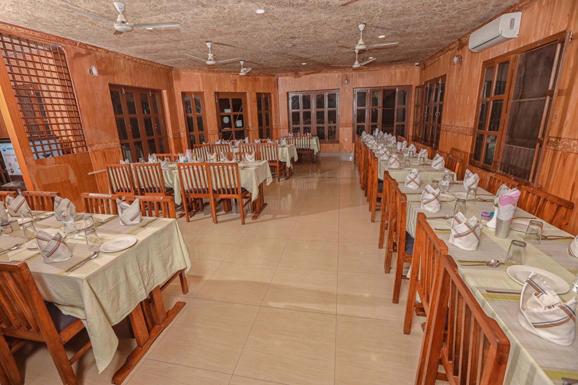 Hotel Wildlife Camp Саураха Экстерьер фото